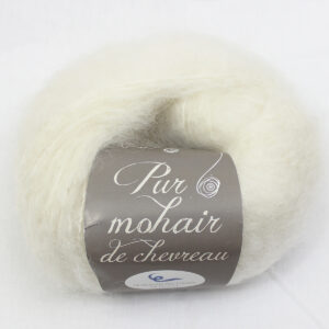 Pelote-Pur-Mohair-ECRU-1-Une-Ferme-a-la-Bassett