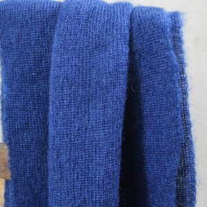 echarpes-tricotees-cote-mohair-soie-bleu-cobalt-une-ferme-a-la-bassette