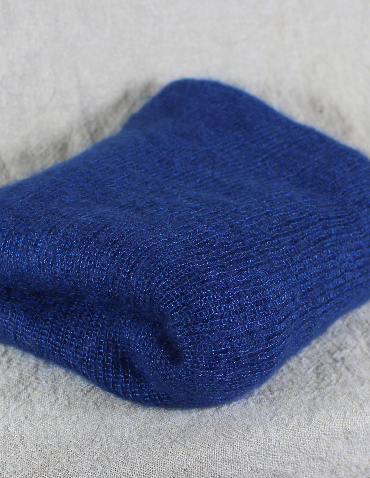 echarpes-tricotees-cote-mohair-soie-bleu-cobalt-une-ferme-a-la-bassette-2