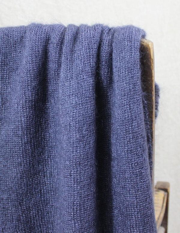 echarpes-tricotees-cote-mohair-soie-grise-ardoise-une-ferme-a-la-bassette-1