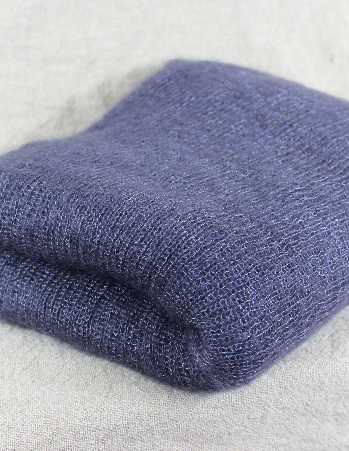 echarpes-tricotees-cote-mohair-soie-grise-ardoise-une-ferme-a-la-bassette-2