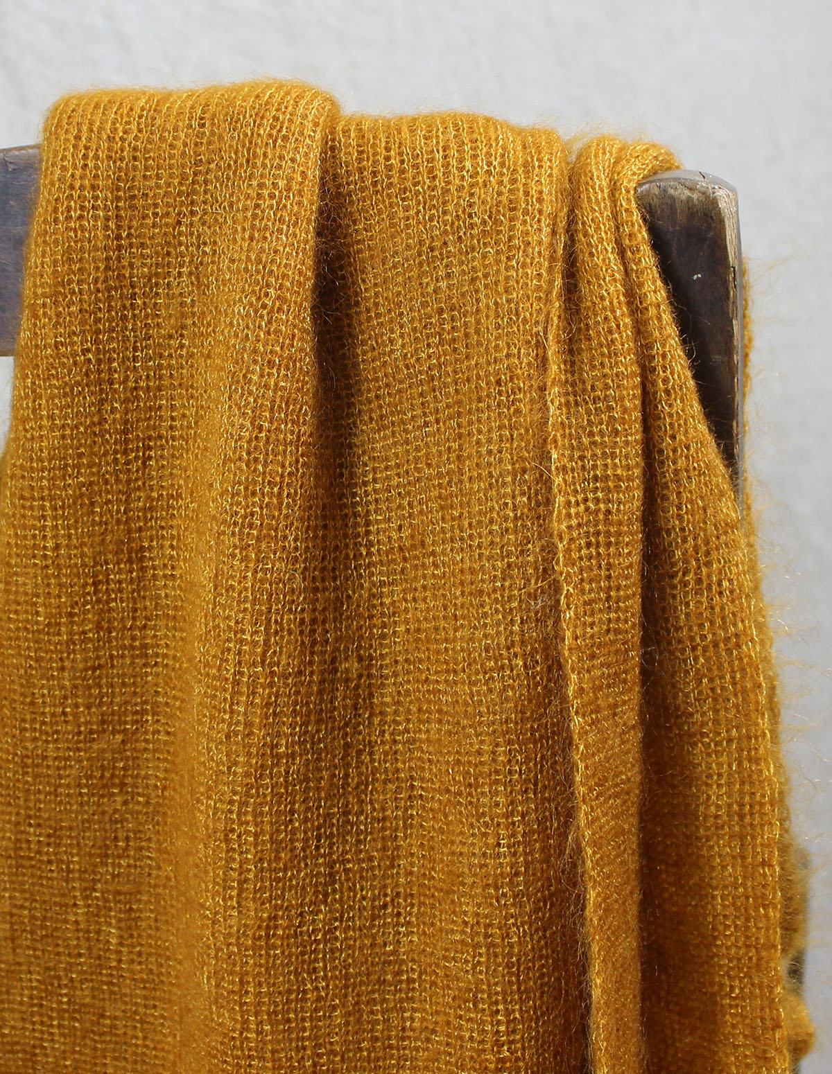 echarpes-tricotees-cote-mohair-soie-jaune-mais-une-ferme-a-la-bassette-2