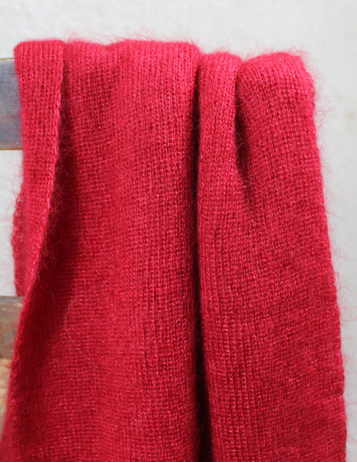 echarpes-tricotees-cote-mohair-soie-rouge-rubis-une-ferme-a-la-bassette-2