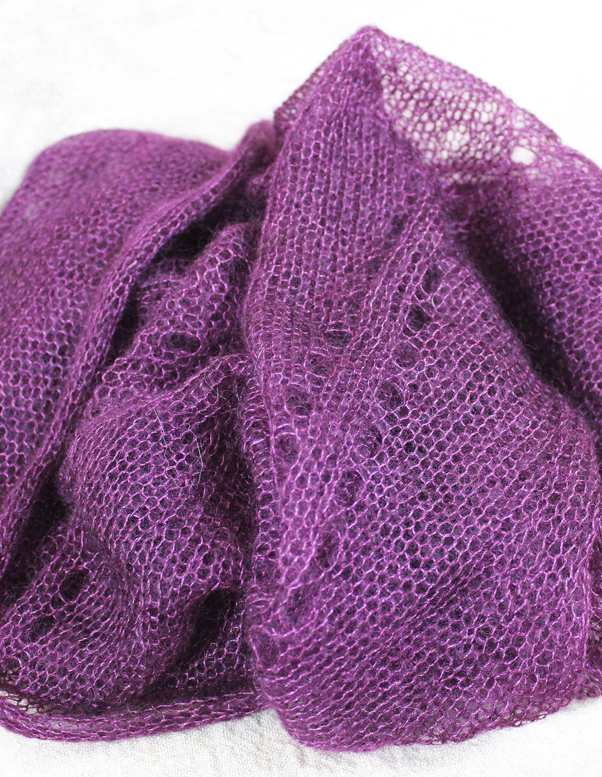 echarpes-tricotees-fines-mohair-soie-violet-prune-une-ferme-a-la-bassette-2
