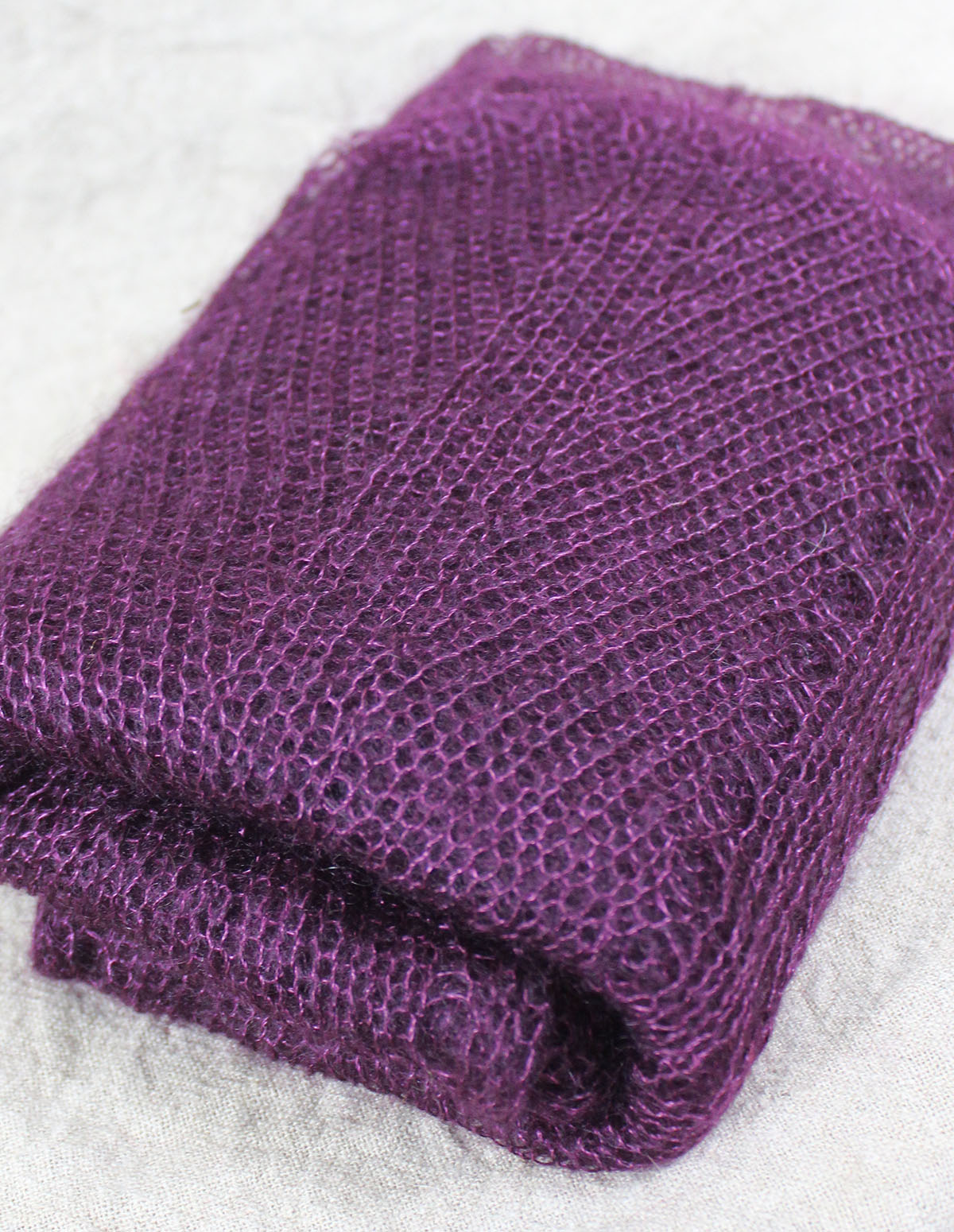 echarpes-tricotees-fines-mohair-soie-violet-prune-une-ferme-a-la-bassette-3