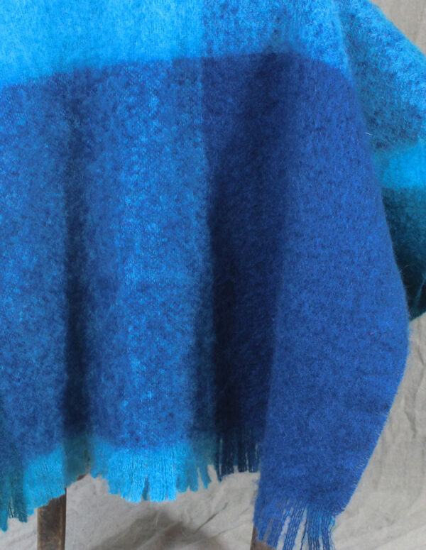grand-plaid-mohair-chaud-bleu-caraibes-une-ferme-a-la-bassette-1