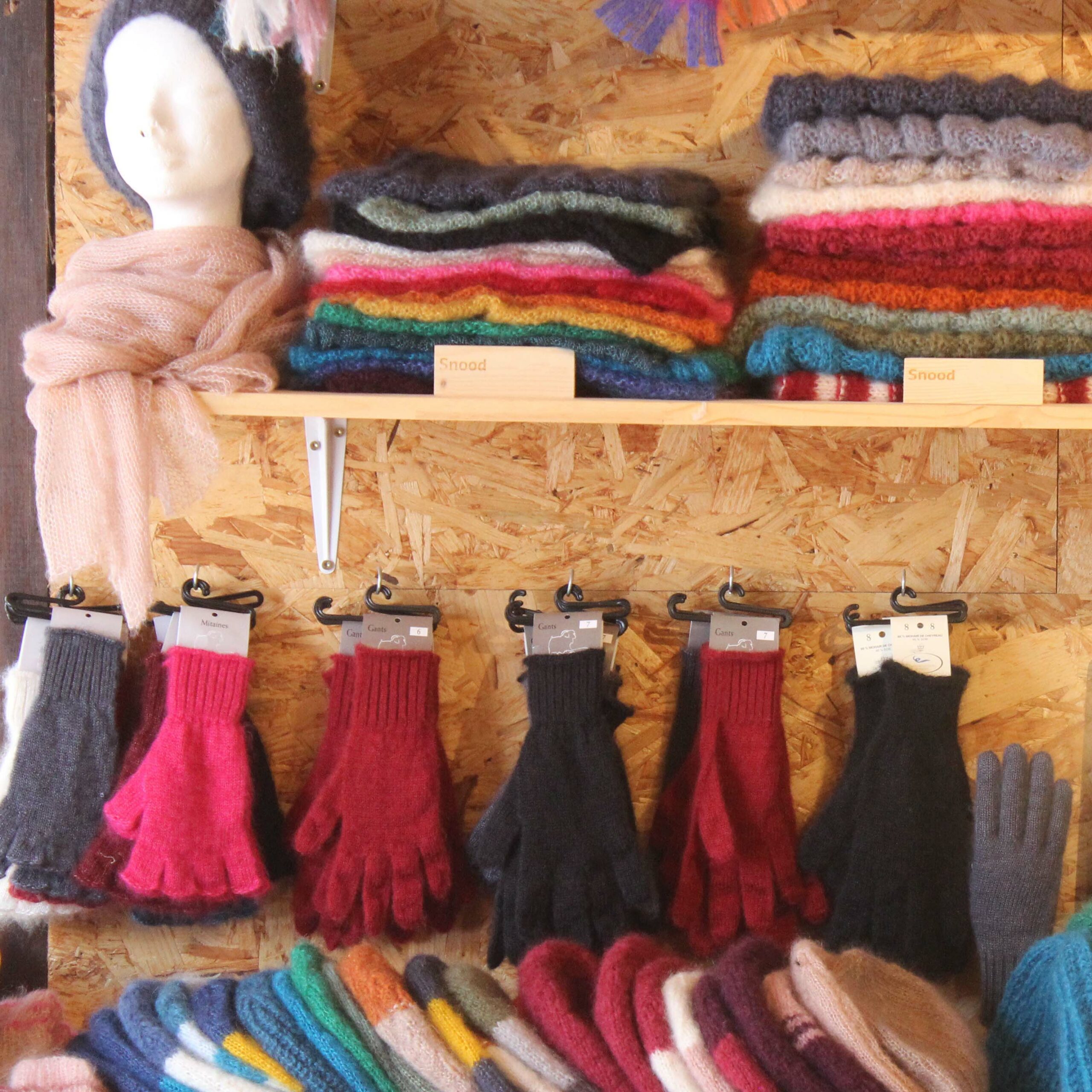 Une-Ferme-a-la-Bassette-Produits-en-mohair-Boutique-mohair-alsace